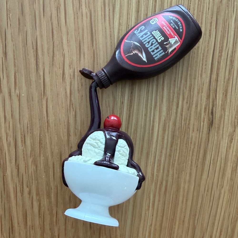 Zuru Mini Brands Hershey's Sundae & Chocolate Syrup